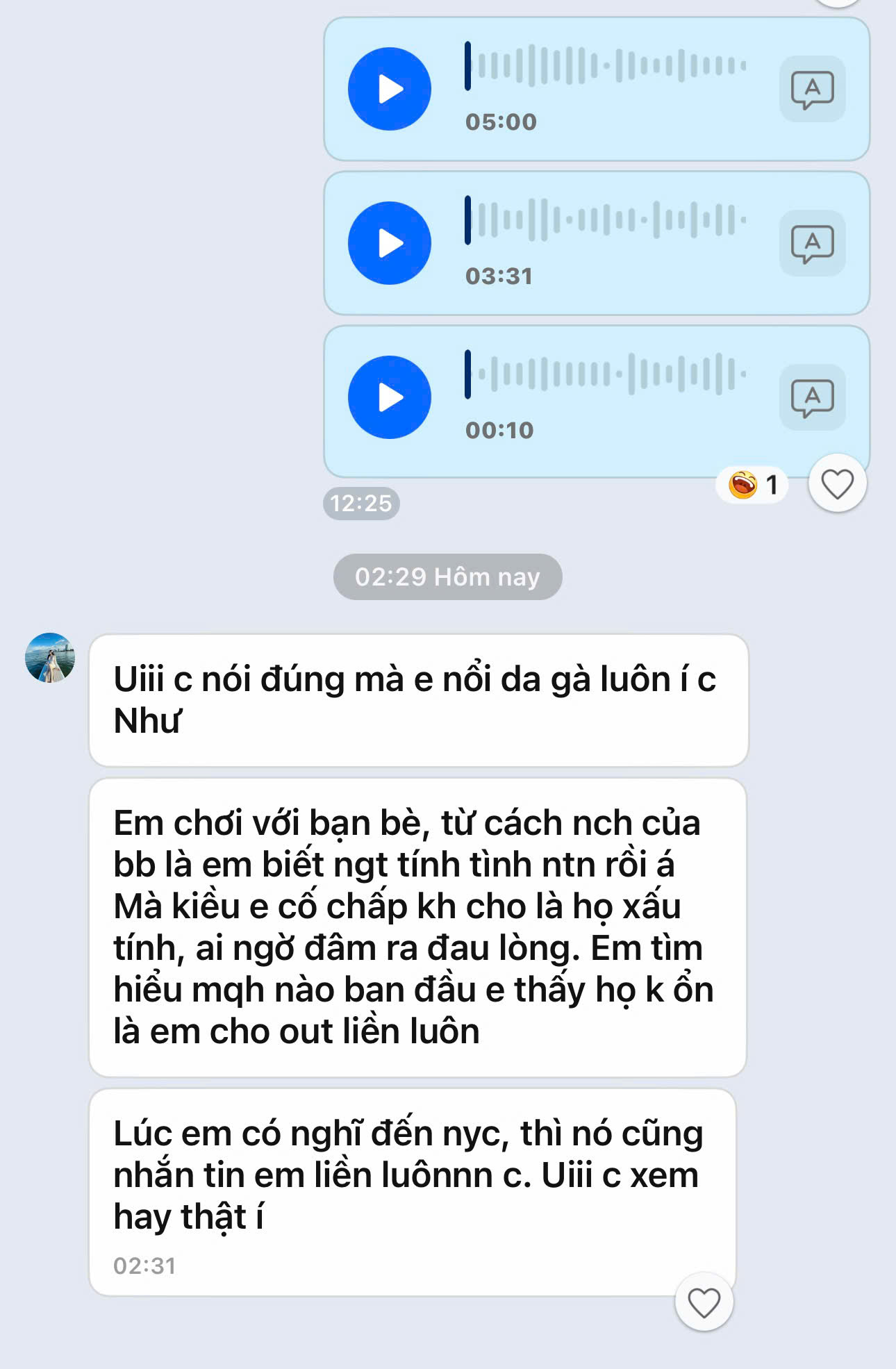 Tin nhắn chia sẻ trải nghiệm của khách hàng về trị liệu và retreat