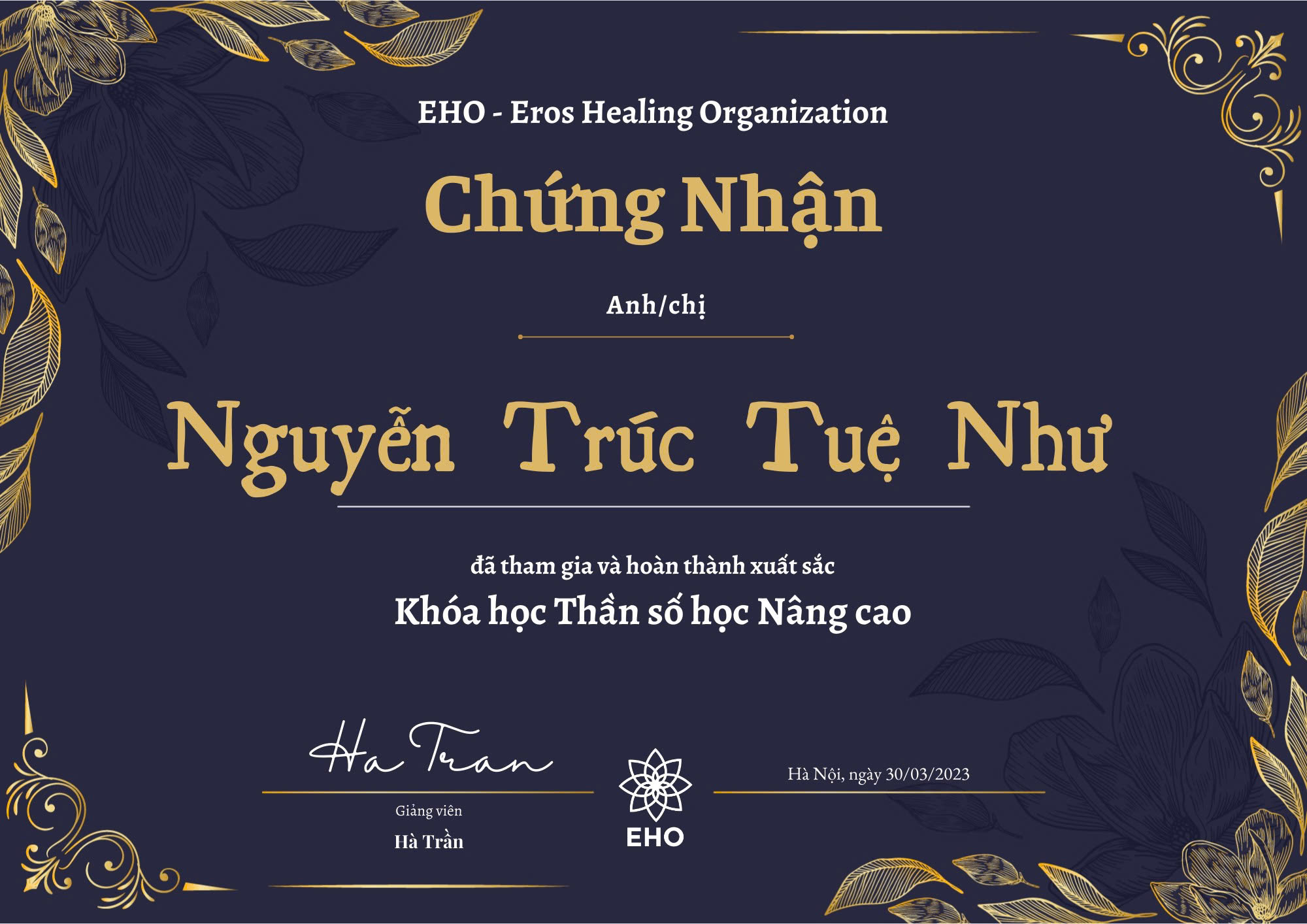 Tuệ Như trong không gian làm việc và đồng hành cùng khách hàng