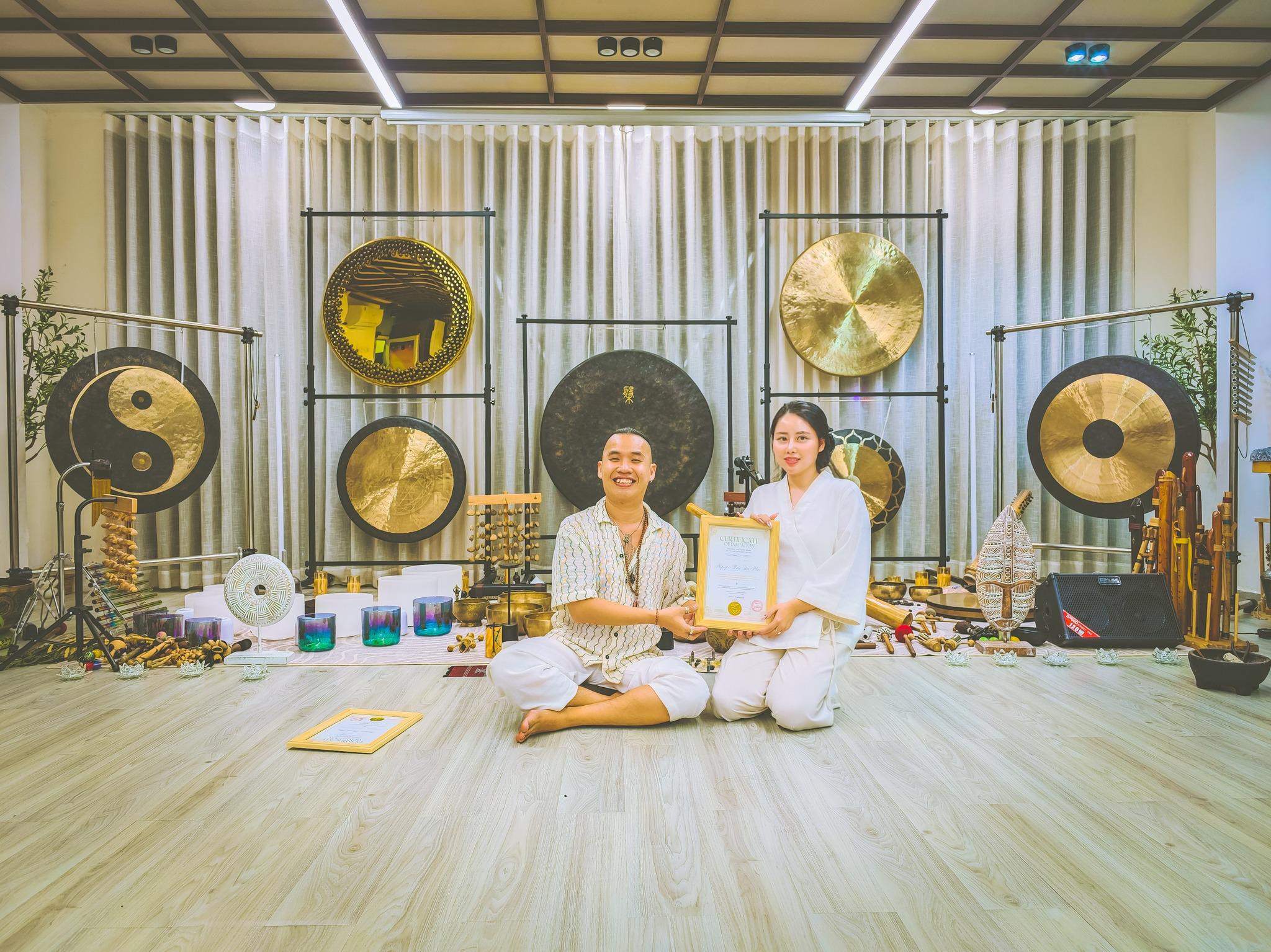 Hình ảnh Tuệ Như trong không gian chữa lành thanh lịch và an nhiên