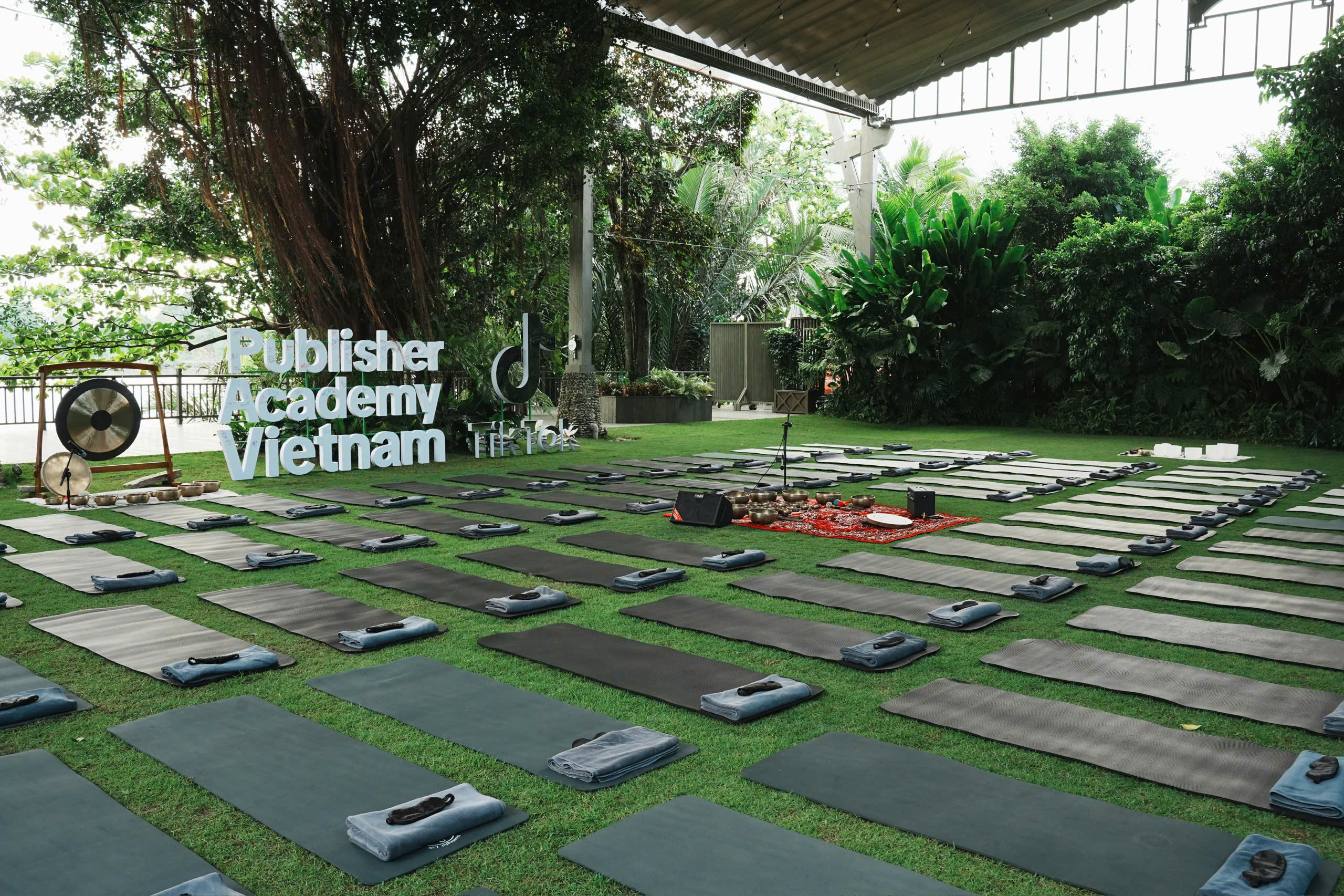 Không gian retreat ngoài trời dành cho thiền và kết nối cộng đồng